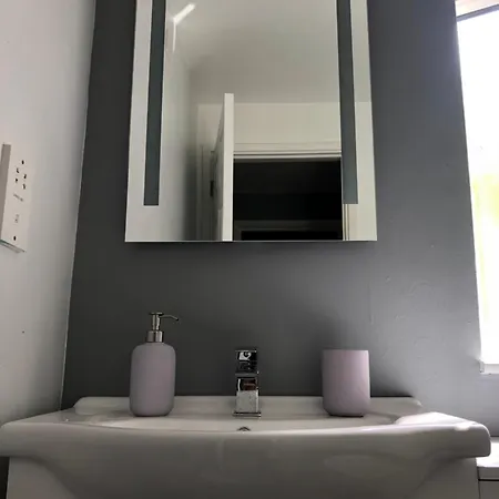 Cosy 2 Bedroom Flat In Manor House London Exterior photo